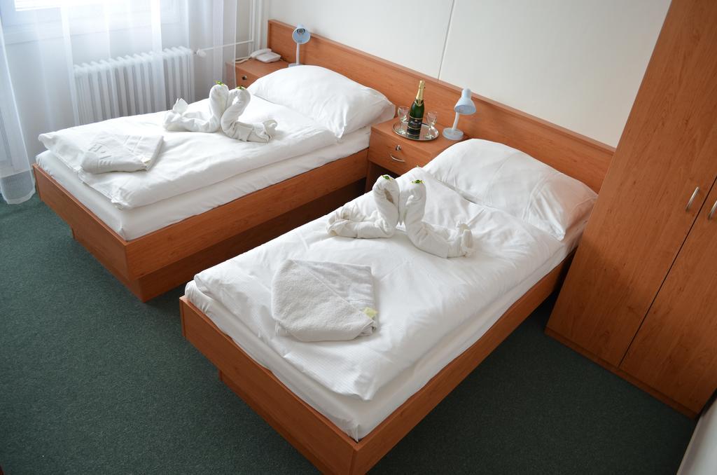 Hotel Arnost Garni Pardubice Camera foto