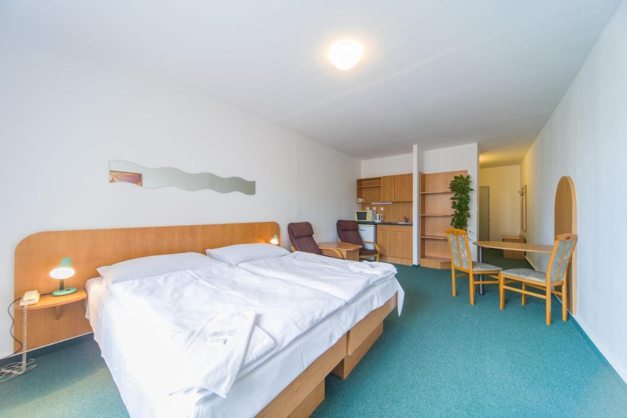 Hotel Arnost Garni Pardubice Esterno foto