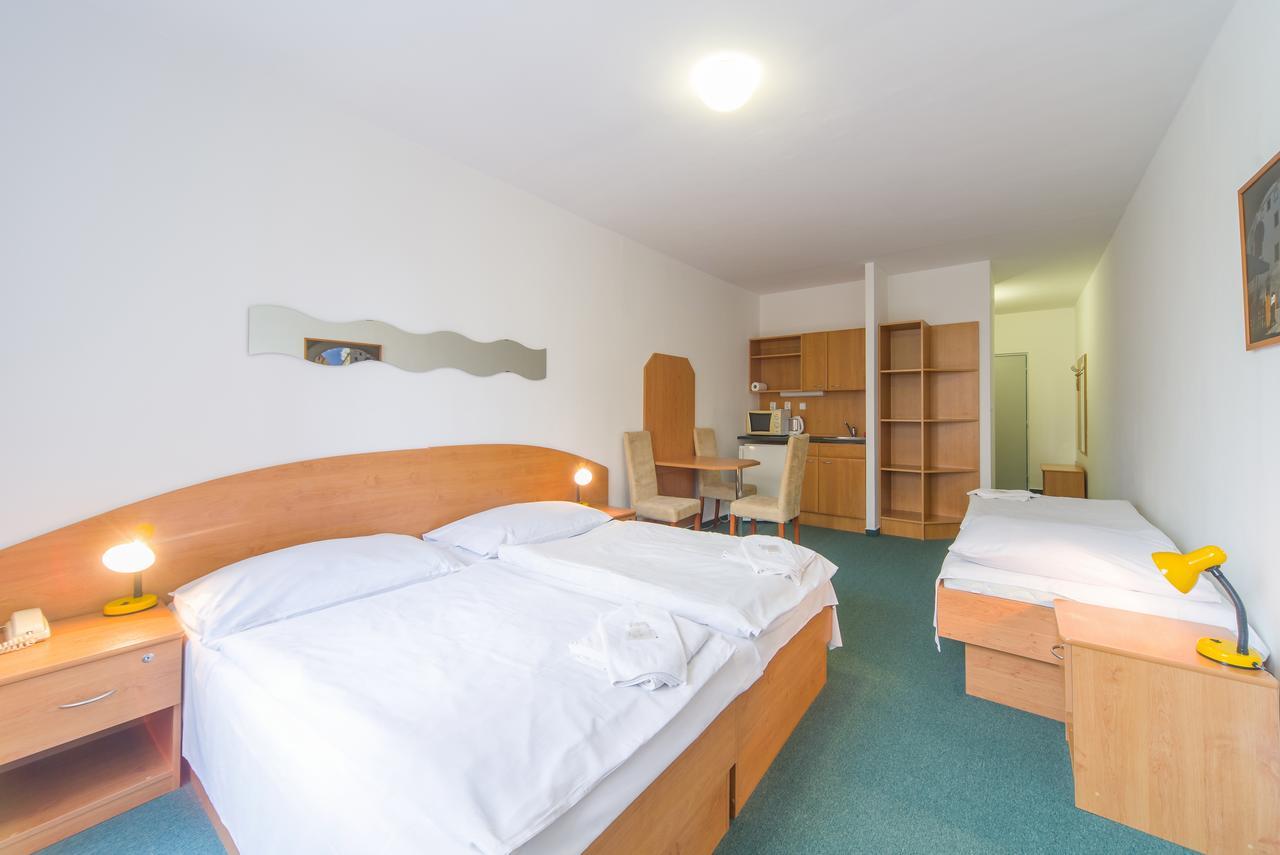 Hotel Arnost Garni Pardubice Esterno foto