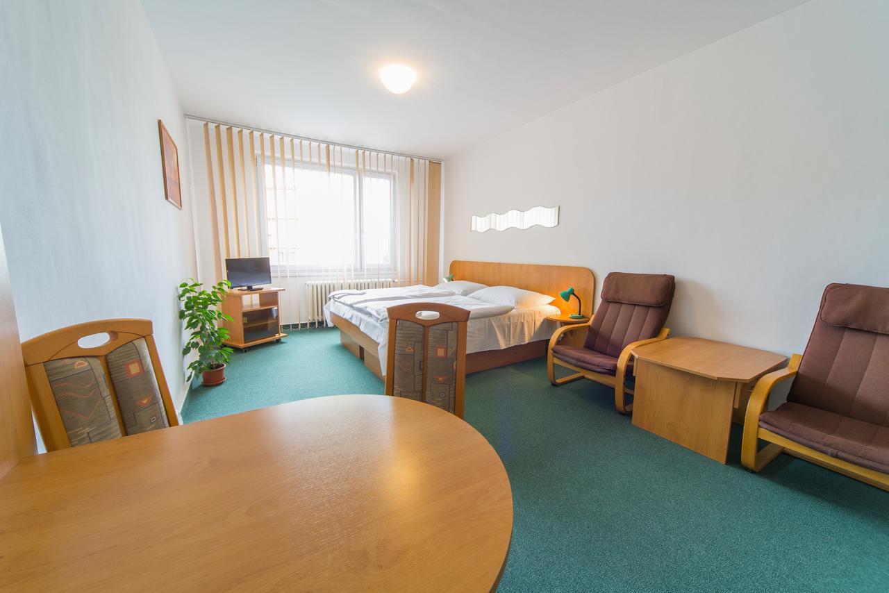 Hotel Arnost Garni Pardubice Esterno foto