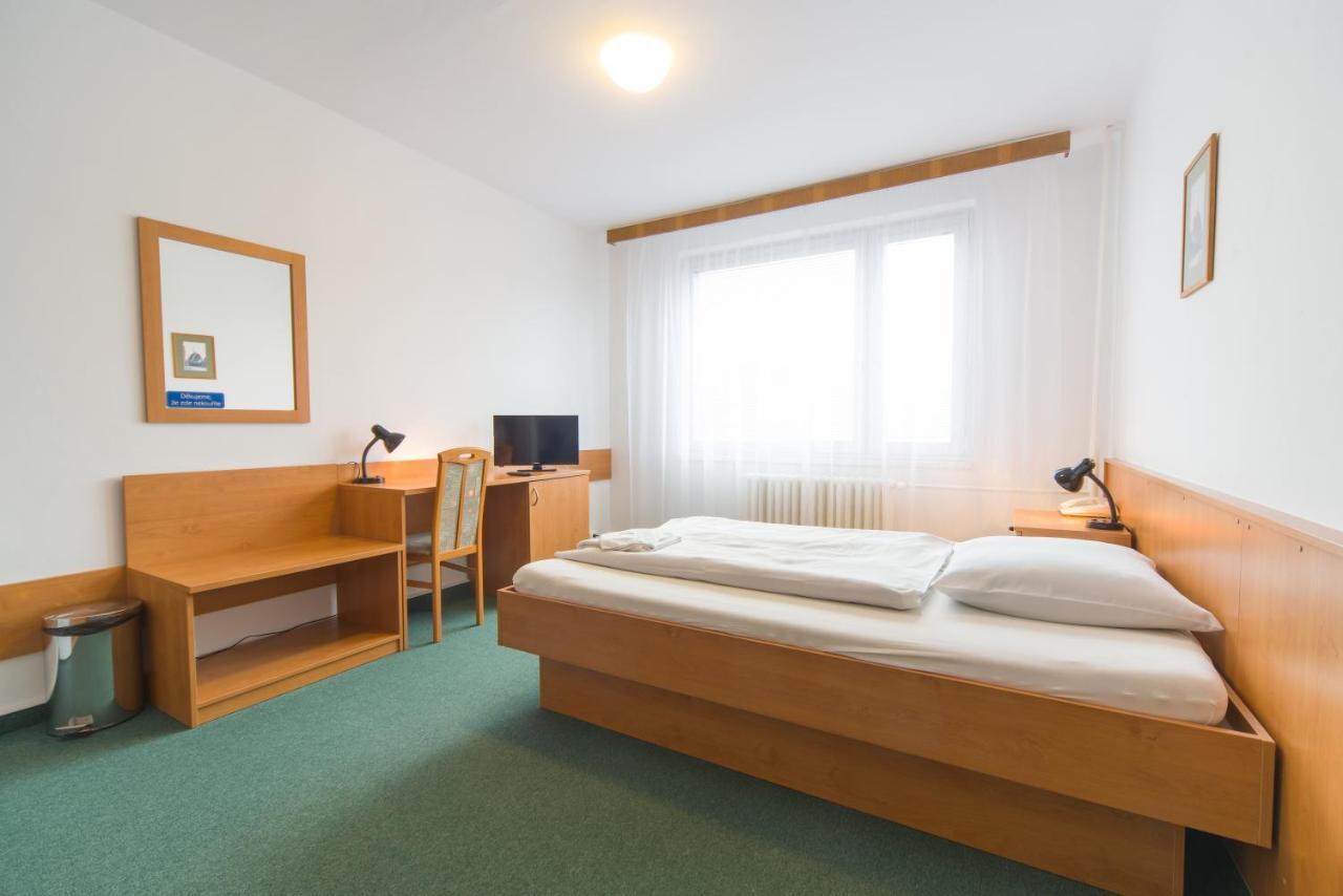 Hotel Arnost Garni Pardubice Esterno foto