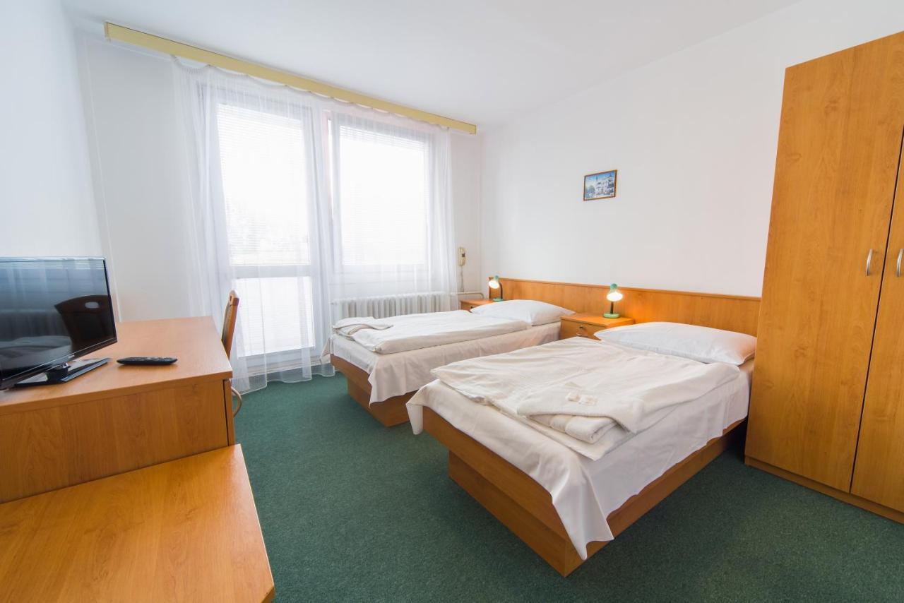 Hotel Arnost Garni Pardubice Esterno foto