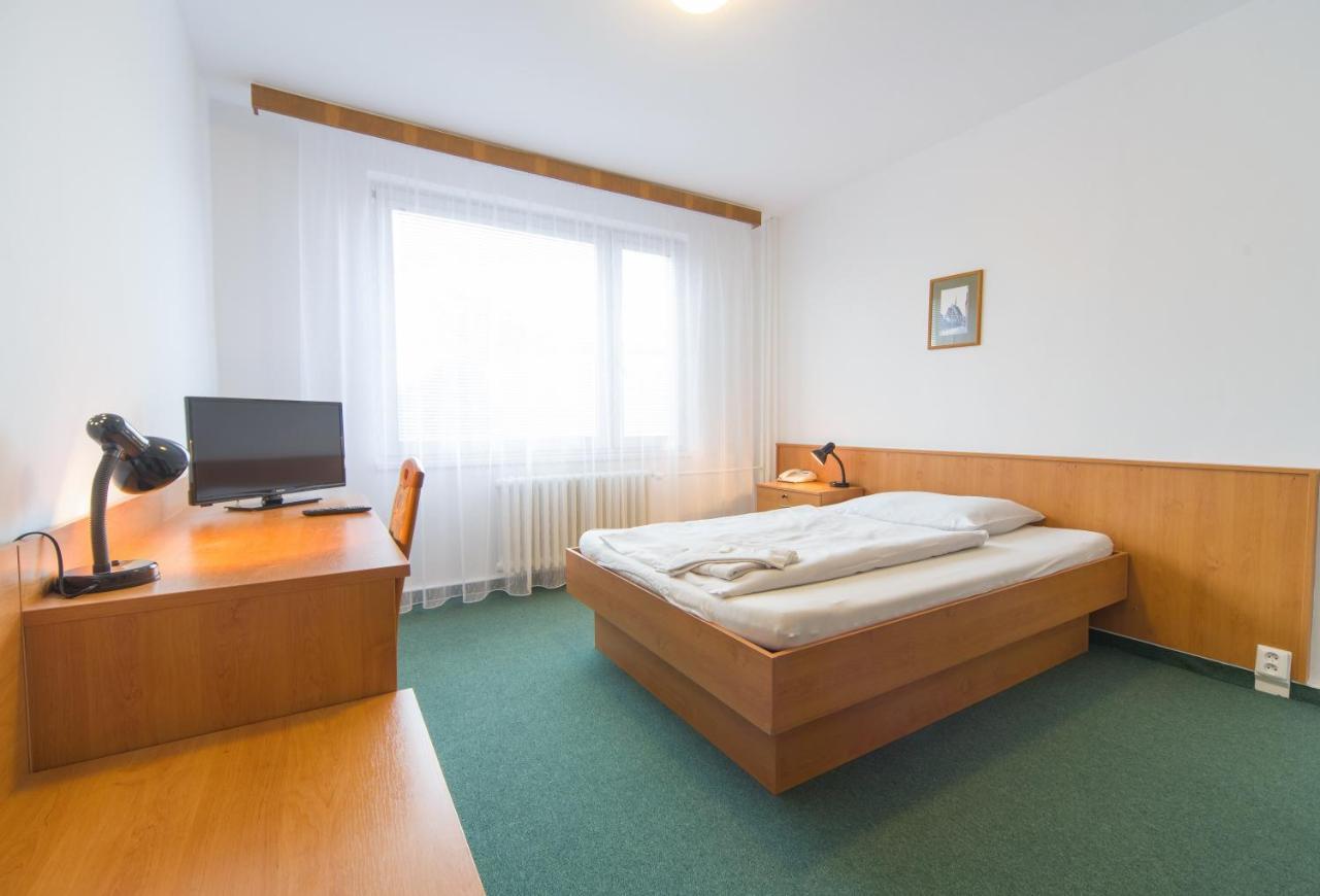 Hotel Arnost Garni Pardubice Esterno foto