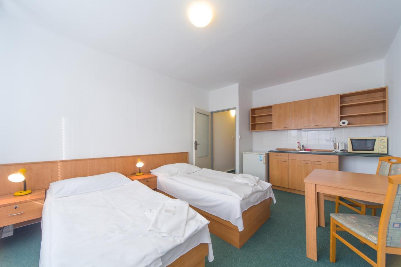 Hotel Arnost Garni Pardubice Esterno foto